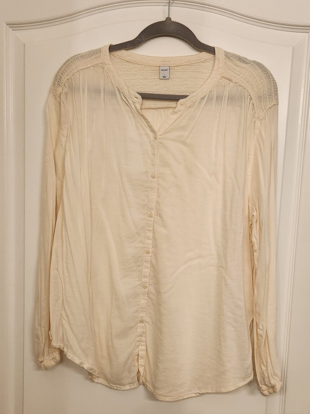 Old Navy Cream Long Sleeve Button-Down Blouse